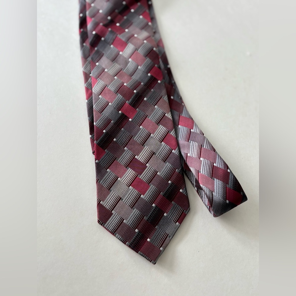 Vintage George Men’s large red and gray 100% silk tie